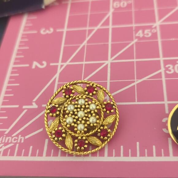 Three Pair Gold Tone Vintage Clip On/Screw Back Earrings - Picture 6 of 10